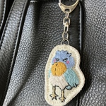 ハシビロコウ　手刺繍　バッグチャーム　『静かな一歩。』　大人かわいい　キーホルダー　まりもの森　ブルー
