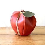 【展示品SALE◇定価25,800円→18,060円（30%OFF）】国産レザー＊りんごの巾着風ポーチ 「pomme」お花付き（朱赤）