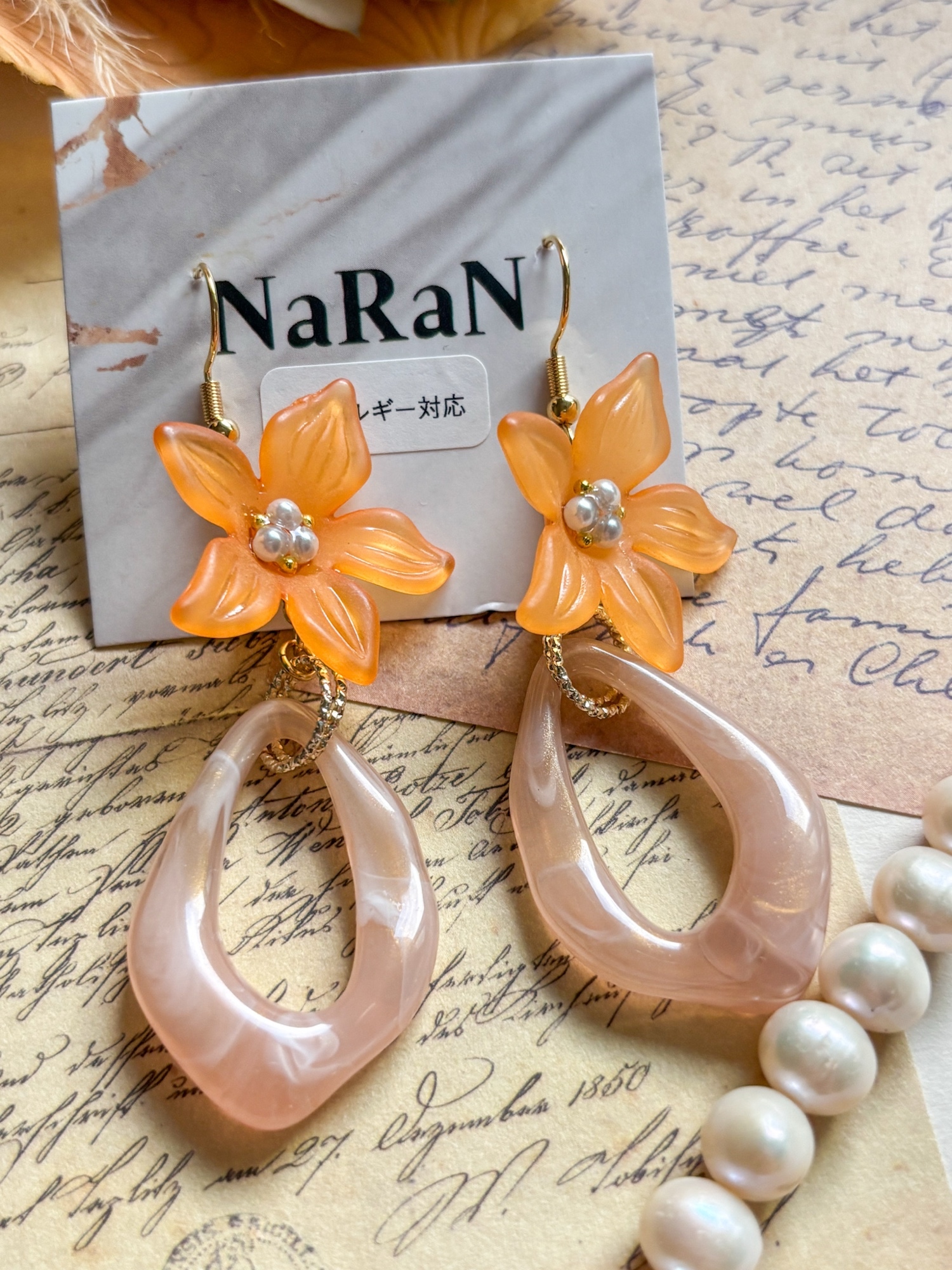 233≫ オレンジフラワーとマーブルフープのロングピアス/イヤリング