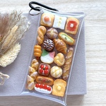 パンいっぱい ミニチュアパンのポーチキーホルダー｜パン雑貨・バッグチャーム