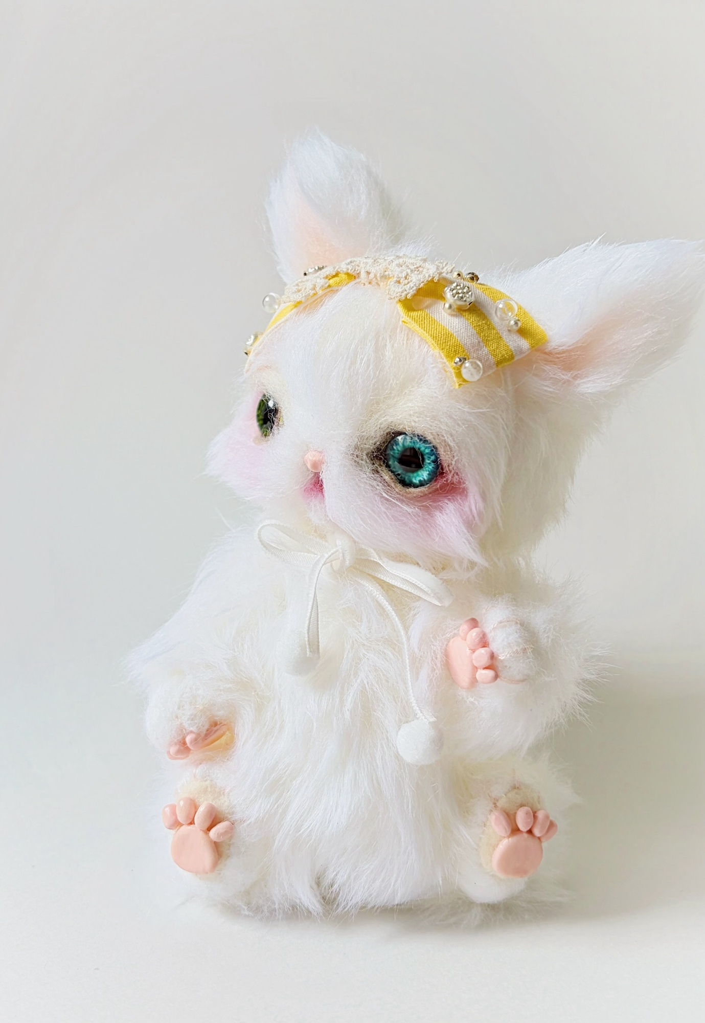 オッドアイなまっしろねこ アートドール ぬいぐるみ - CANON | minne