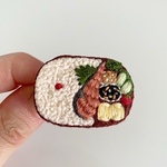 鮭弁当 ハンドメイド 手刺繍 ブローチ
