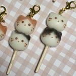 毛色が違う🐱　ふっくら猫団子チャーム🐱🍡💕