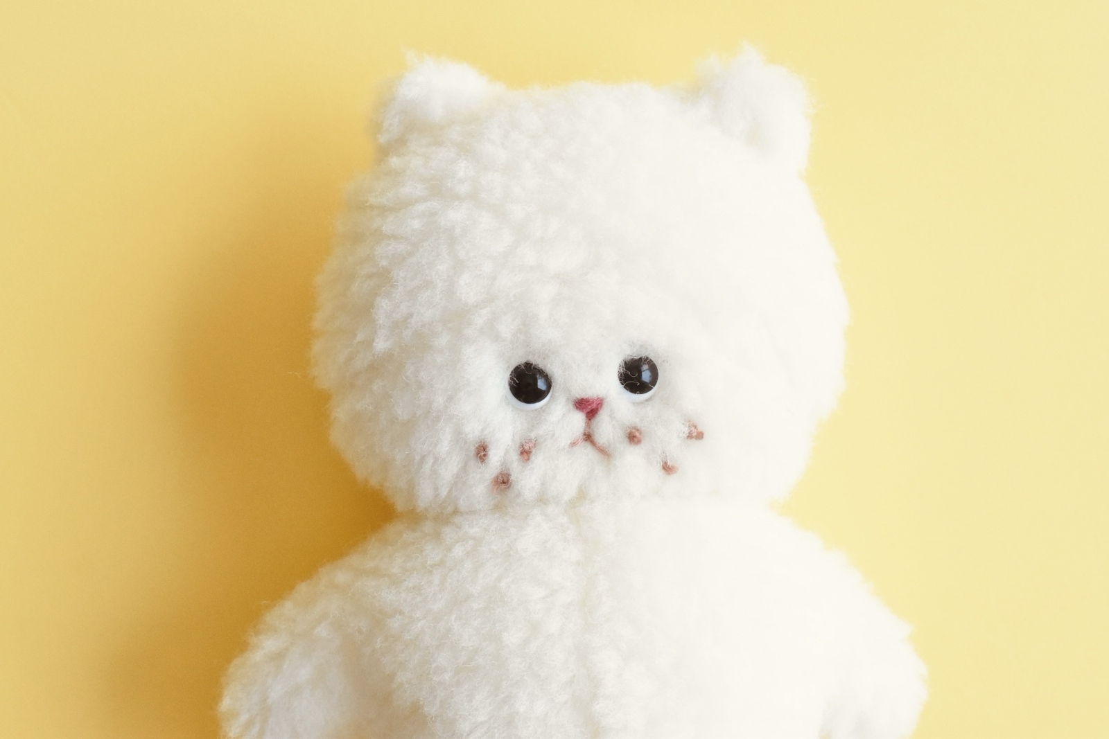 【新品　未使用】　モコモコ　フワフワ可愛い♥白のハート型ミニクッション　即購入可 新品 未使用】 モコモコ フワフワ可愛い♥白のハート型ミニクッション