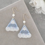 【特集掲載】Mt.Fuji〈オーガンジー刺繍〉ピアス/イヤリング　(山/富士山/水色/ブルー/パステルカラー/三角/トライアングル/お正月/軽い)