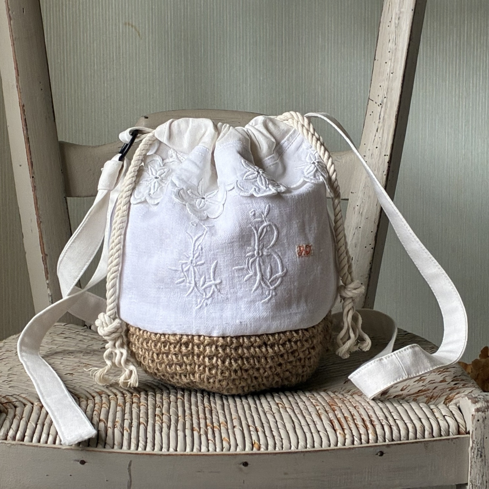 antiquelinen*homespunlinen*手刺繍レース*巾着型ショルダーバッグ