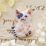 ねこブローチ　（cat brooch）しましっぽ