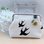 NEW✨ 王冠ツバメのぷっくりがま口ポーチ👛　小銭入れ　小物入れ　 ハンドメイド　鳥　人気　プレゼントにも　ナチュラル　生成り