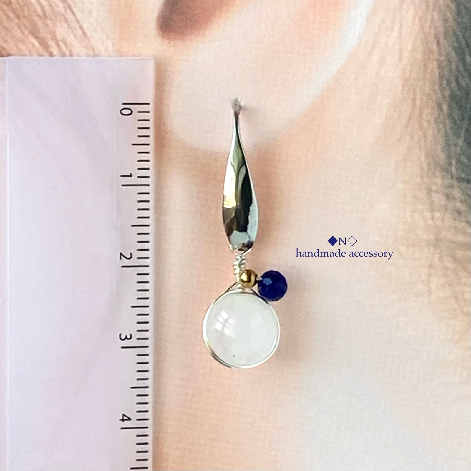 清らかな白色＊ミルキーゴシェナイト＊8mm＊ピアス ワイヤーラッピング