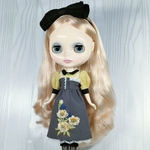 ベージュの花と青い小花の刺しゅうワンピースセット　リボンカチューシャ、レースソックス付き　“刺しゅうを纏う”シリーズ　花　フェミニン　エレガント