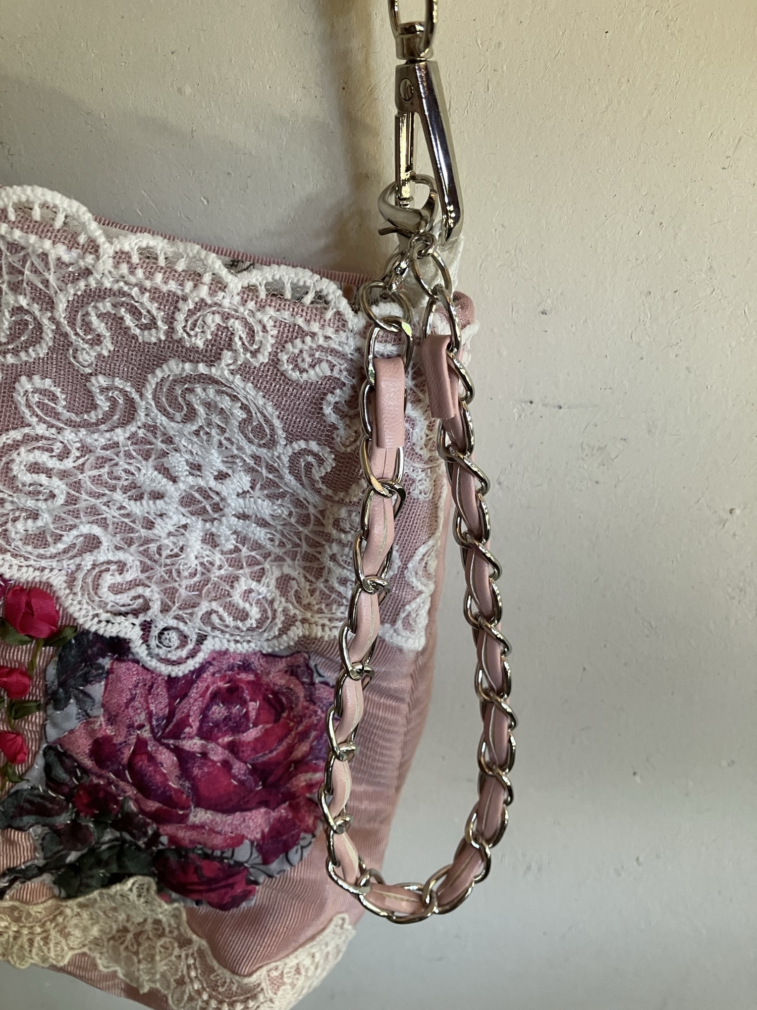 フランスアンティークレースとアップリケ 薔薇リボン刺繍のパッチ
