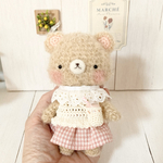 小さなお出かけ♪ジュースポシェットをさげたくまちゃんの着せ替えあみぐるみ(ラッピング無料)(オプションで金具付け可能)