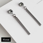 ブラックダイヤ 4mm｜スティックピアス｜バーピアス｜サージカルステンレス｜クリスタルガラス｜立て爪 キラキラ シンプル オフィス 仕事 シルバー