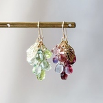 【秋の味覚を纏う ピアス・イヤリング】マスカット×赤ぶどう 季節限定｜ガーネット ペリドット 天然石｜フルーツ 果物 緑
