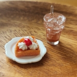 ミニチュア　いちごワッフルとアイスコーヒーのセット🧇