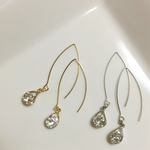 《再販♡》《雫の結晶》ドロップ輝くキュービックジルコニアのミドルフックピアス