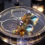 幻彩の雫キラキラフープピアス/ステンレスフープ/幻想的/ガラスビーズ/イヤリング変更可