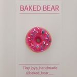 ドーナツ　ラズベリー  チョコスプレー　マグネット or ブローチ　BAKED BEAR