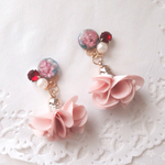 お花タッセルのピアス、イヤリング