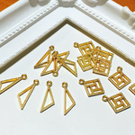 <2種類 20個> 【再販×3】三角 四角 チャーム レジン枠 ゴールド