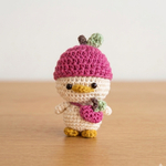 りんごになっちゃった♡ひよこ あみぐるみ ハンドメイド　キーホルダー