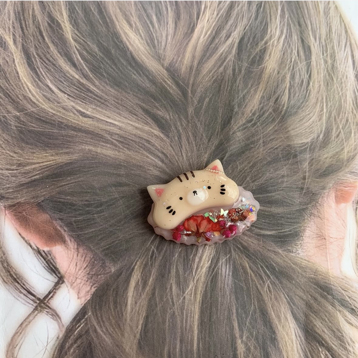 4494】ぽってりねこちゃん♡ 猫ヘアゴム レジンヘアゴム 赤いミニバラ