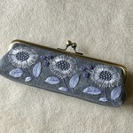 【訳あり】コットンと刺繍のお花のがま口　ペンケース
