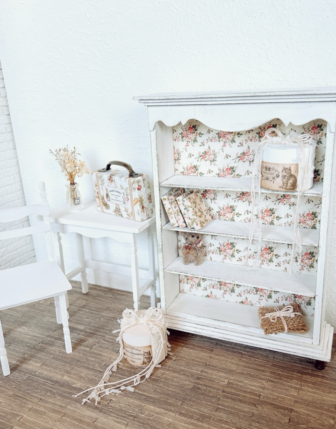 Vintage Rose Bookcase ミニチュア ドールハウス 本棚 花柄 フレンチ