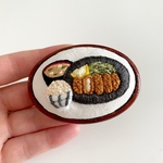 とんかつ定食 ウッドブローチ 手刺繍