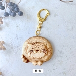 木彫りのキーホルダー　まんまるマヌルネコ