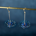 青い彼岸花の　シャンデリアピアス／イヤリング