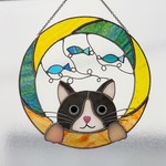 ネコちゃんとお魚のリース（ステンドグラスのオーナメント・サンキャッチャー）