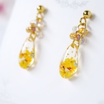 ティアドロップ ガラス ビーズ シンプル 上品 ピアス イヤリング ゆれる 小ぶり  フラワー お花 レジン 透明 クリア レジン サージカルステンレス アレルギー対応 イエロー 黄色 ギフト