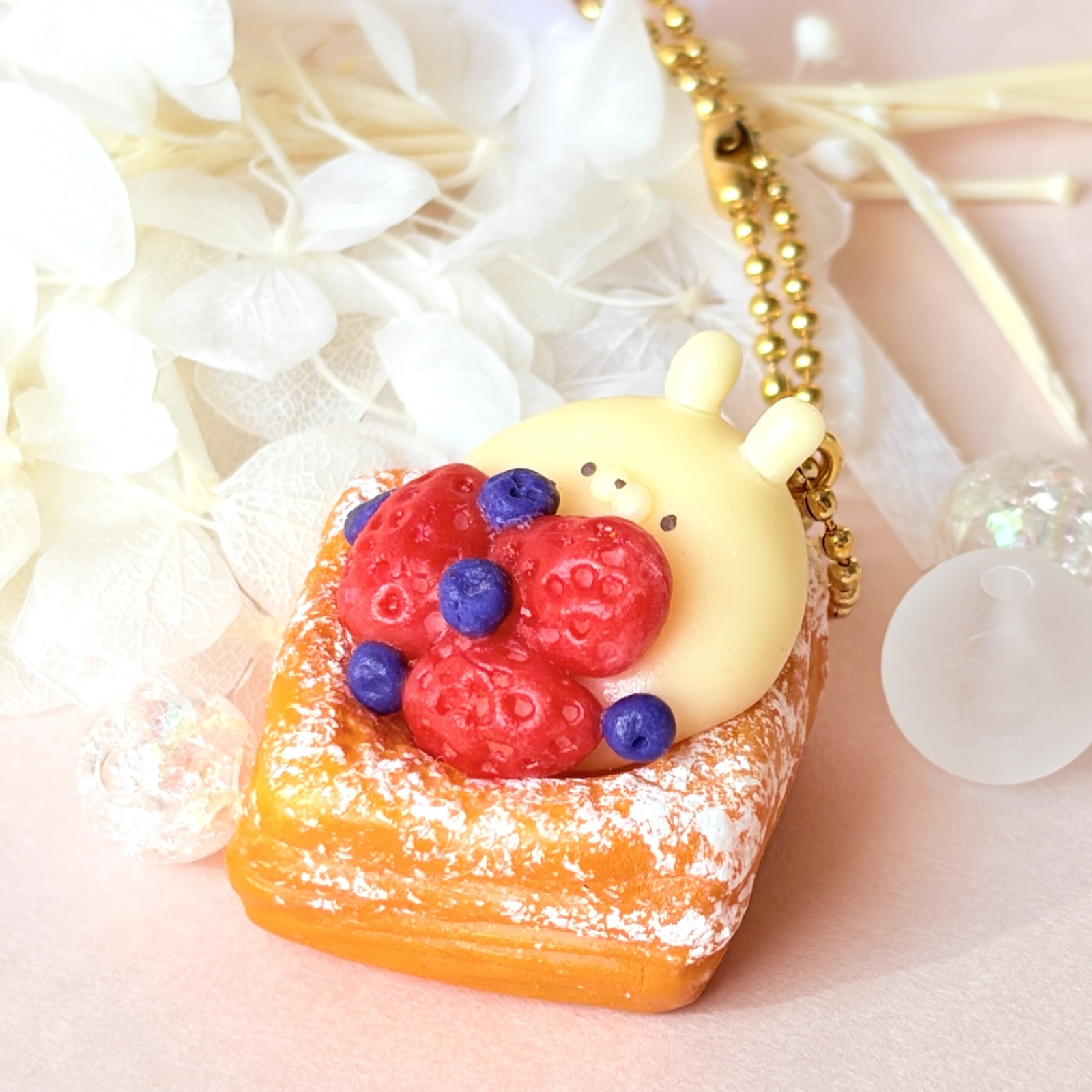 うさぎさんイチゴコロネ スイーツデコ キーホルダー