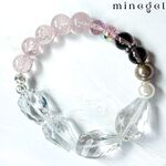 🩷虹のきらめきと大粒水晶を纏う、大人の天然石ブレスレット✨ Minegel