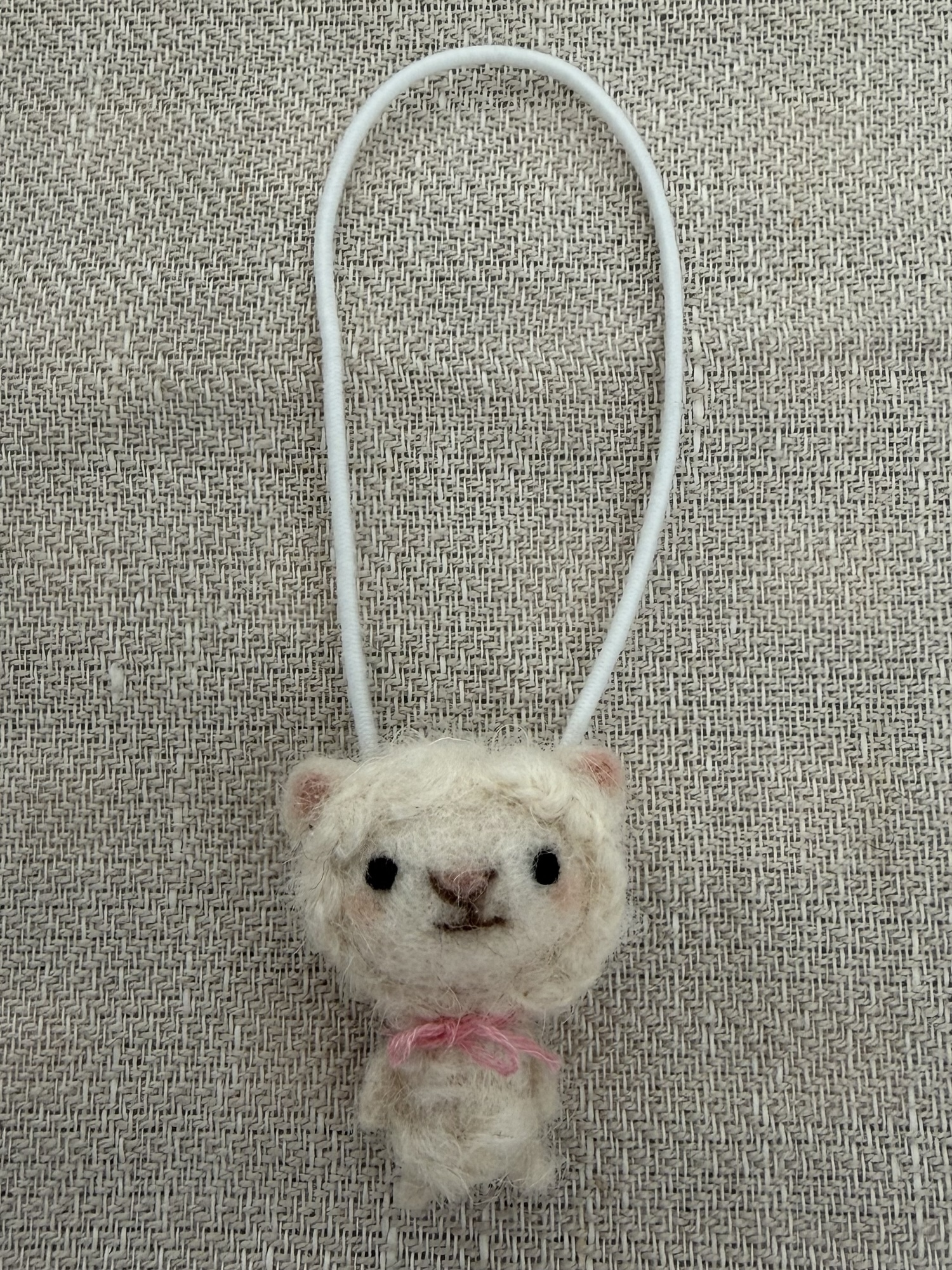 羊毛フェルトの真顔ひつじさんヘアゴム・ブローチ - MILLE-HUIT'S