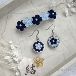 つまみ細工のピアス🌼紺
