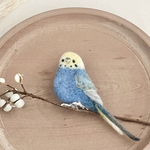 ご依頼品　セキセイインコさんの羊毛ブローチ　ブルー
