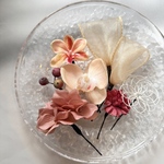 ピンクベージュ胡蝶蘭の髪飾り  /成人式 卒業式 七五三 振袖 和装 着物 ヘアパーツ  3歳七五三 5歳七五三 7歳七五三