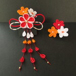 七五三髪飾り　ちりめん丸紐とお花のパッチン留め✲花結び✲《赤・さがり》　三歳　七歳　つまみ細工
