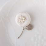大人かわいい まあるいお花の刺繍ブローチ(葉:ブラウン系)/記念日/プレゼント/卒業式/入学式/セレモニー