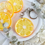 輪切りオレンジキーホルダー(Orange key chain/charm/ハンドメイドチャーム/フルーツ/果物/シトラス/スイーツデコ/フェイクスイーツ/フェイクフード/食品サンプル/レジン)