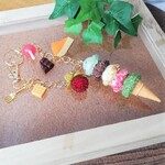 もう落ちそう！な５段重ねのアイスクリーム☆バッグチャーム