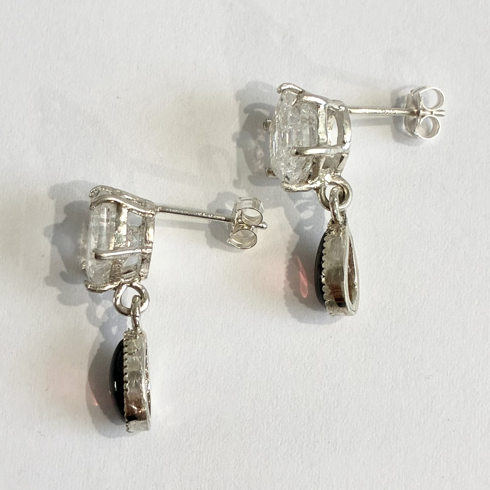 【彫金】クラック水晶×ガーネットのシルバーピアス　ハンドメイド クラック水晶×ガーネットのシルバーピアス - clear-styles | minne