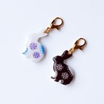 うさぎのチャーム（白と黒）　北欧 白 黒 動物 かわいい プレゼント バッグチャーム キーホルダー