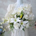 ◆豪華*カサブランカ&ローズのクラッチブーケ◆花束アレンジ ホワイト＆グリーン*ウエディングブーケ 前撮り インテリアやディプレイにも最適 アートフラワー 造花