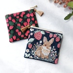 うさぎといちご柄インド刺繍リボンのミニポーチ　10cm