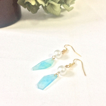 ≪受注済み商品≫　水色のカケラとパールのピアス