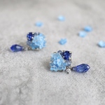 勿忘草（わすれな草）とブルービジューのピアス/イヤリング　濃いブルー