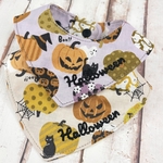 【バンダナ型スタイ】ペットスタイ　猫スタイ　犬スタイ　バンダナスタイ　ハロウィン　ハロウィンバンダナ　ハロウィンスタイ　名入れ刺繍　名入れバンダナ　刺繍バンダナ　軽量スタイ　くすみカラー　デニム　猫犬
